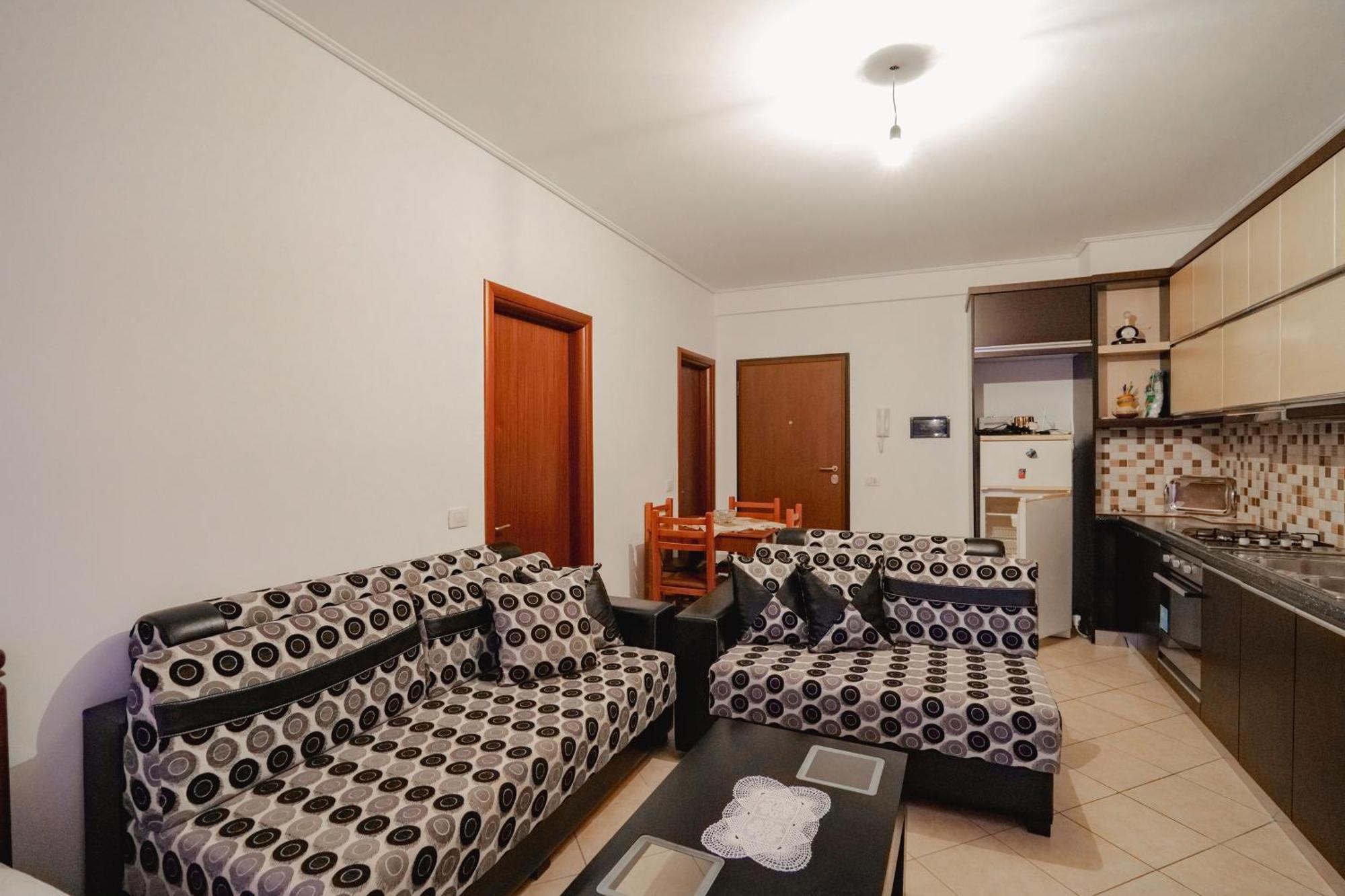 Edlira Apartamento *